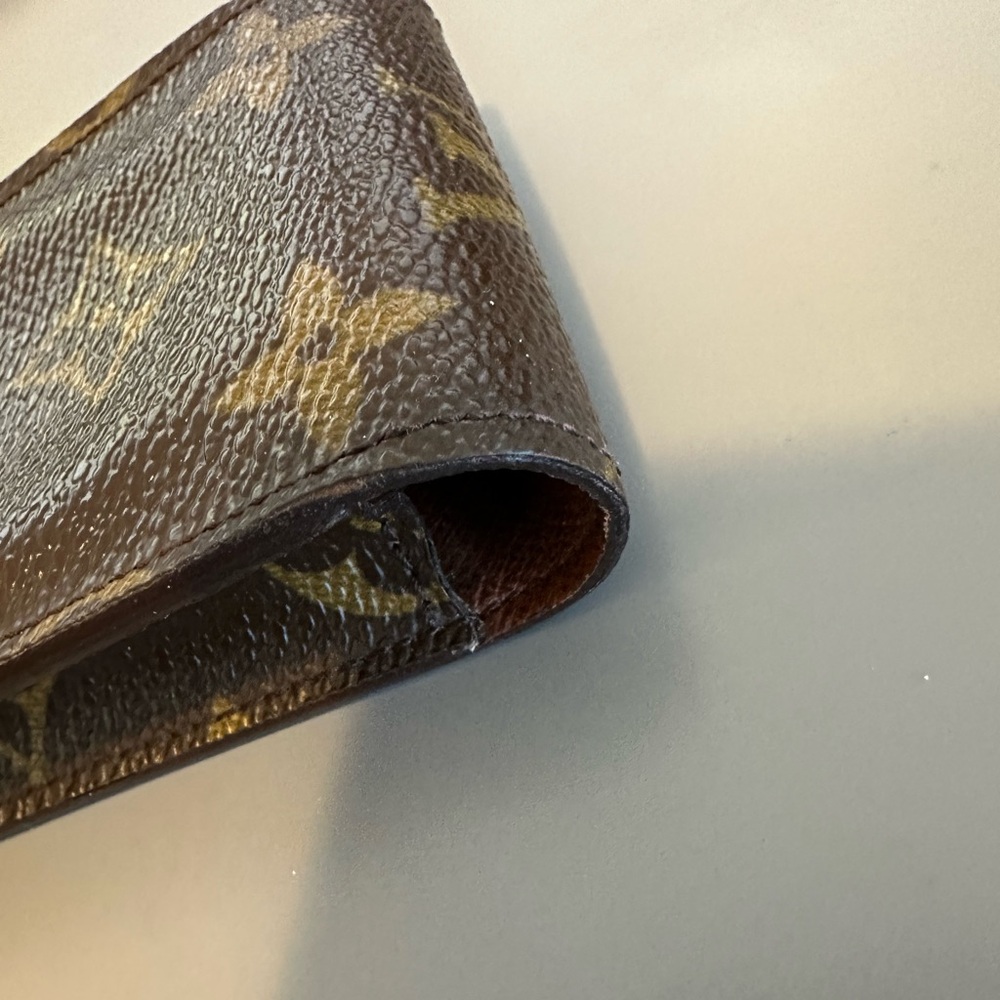 Louis Vuitton Monogram Cigarette Lipgloss card holder - Authentic - Picture 8 of 14
